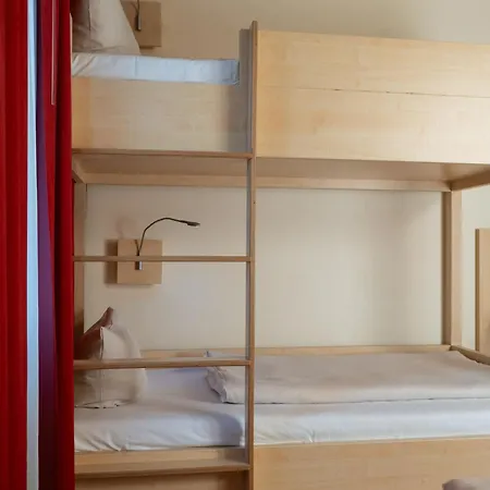 Отель Autohof 3*